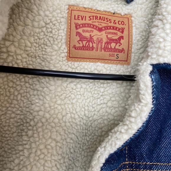 Levi’s Jean jacket - Picture 2 of 3